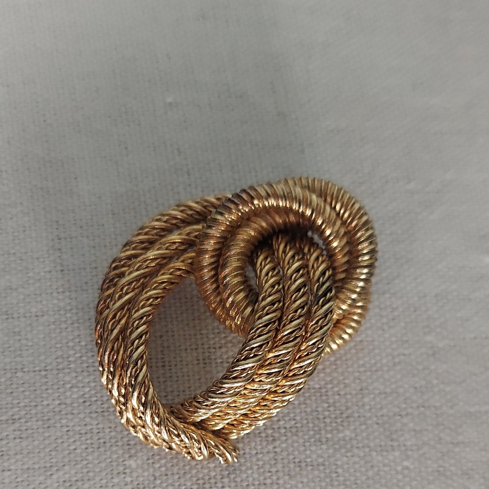 1966 Grosse Germany gold-plated knot brooch